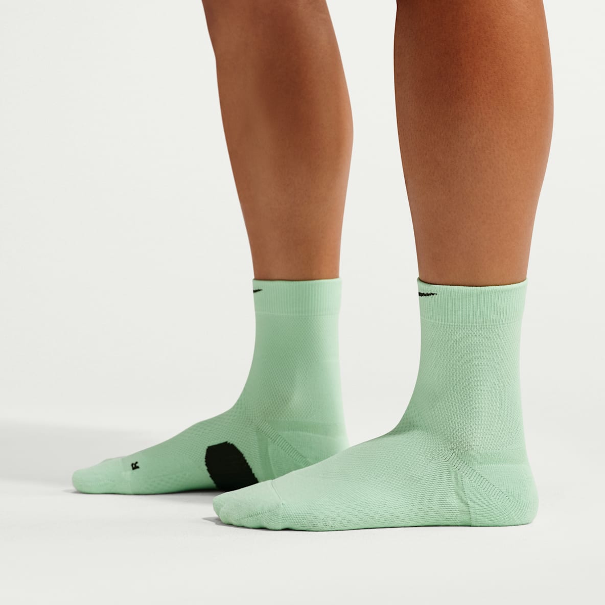 Nike Run Midweight Micro-Crew 耐克女子夜跑系列速干跑步短袜(1 双)