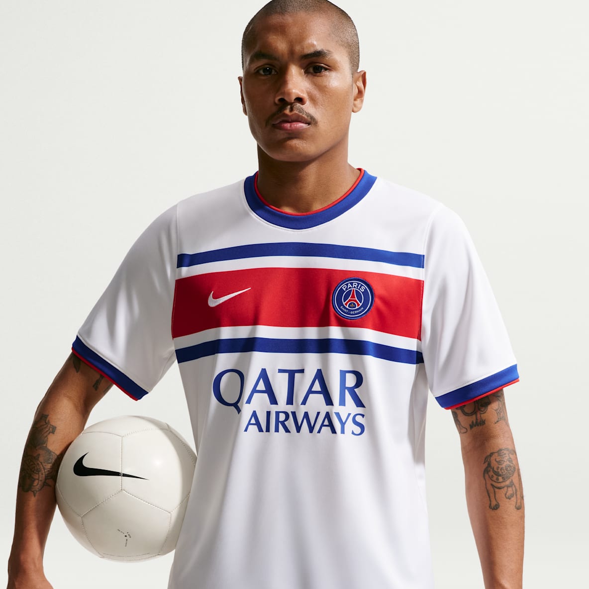 巴黎圣日耳曼足球俱乐部主场 Nike Dri-FIT 男子速干赛前短袖足球上衣