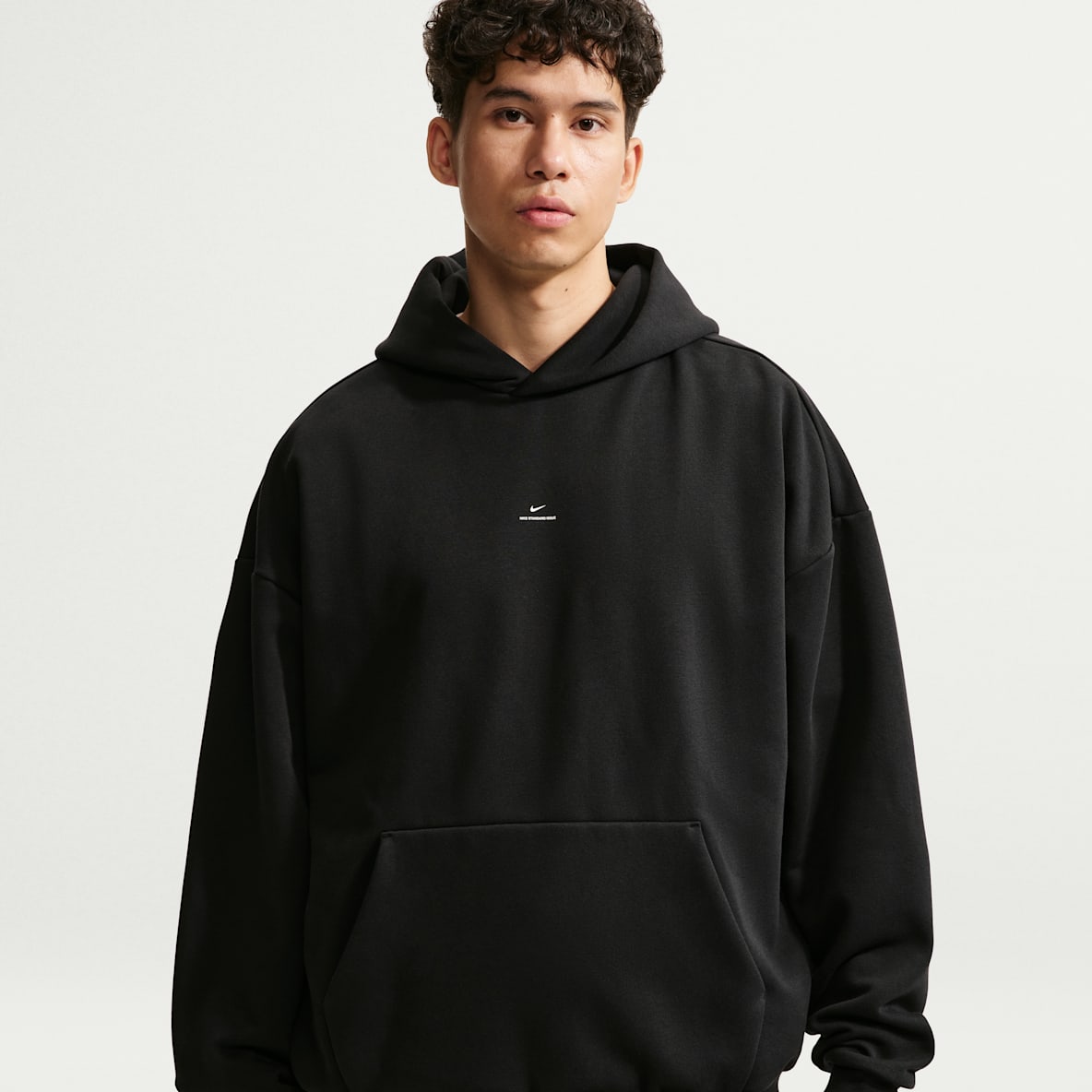 Nike Standard Issue Therma-FIT 耐克篮球小标系列男子加绒篮球套头连帽衫