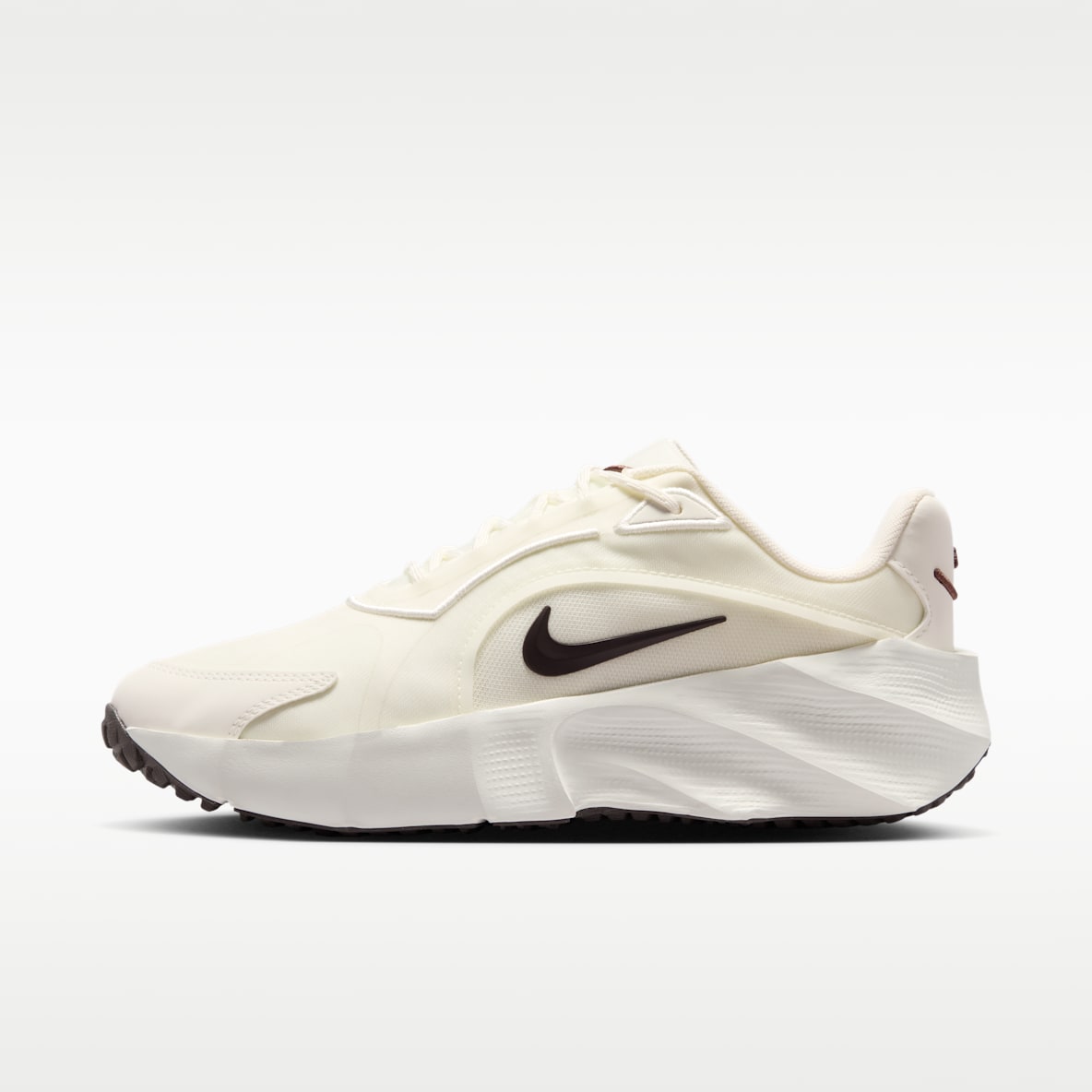 Nike Aura Edge 女子运动鞋