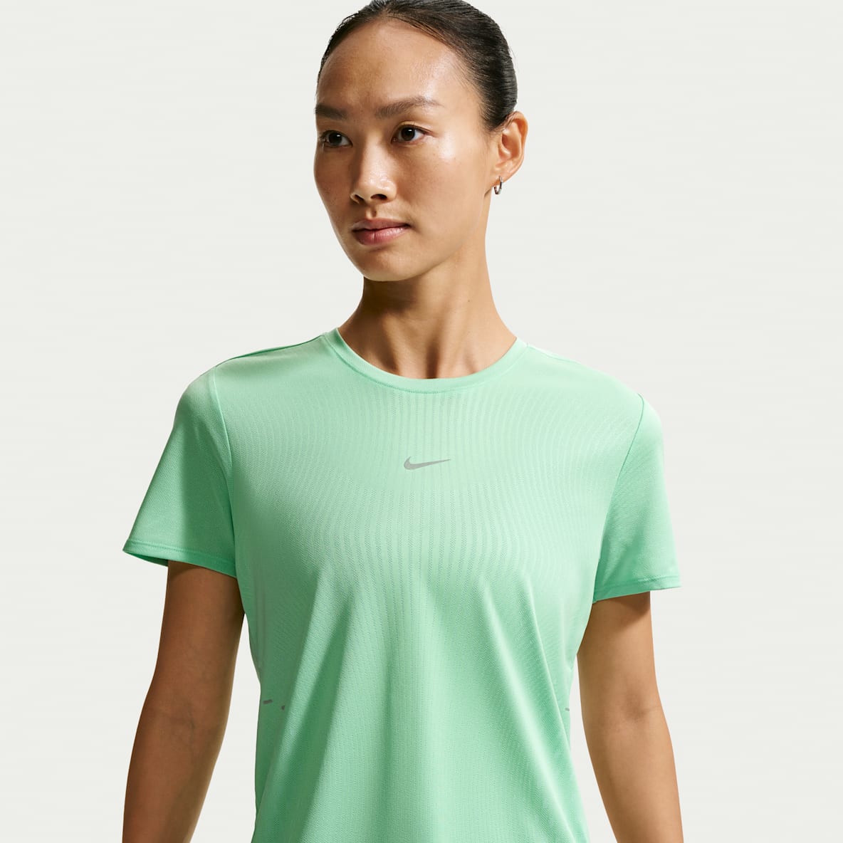 Nike Swift Aero-FIT 女子短袖跑步上衣