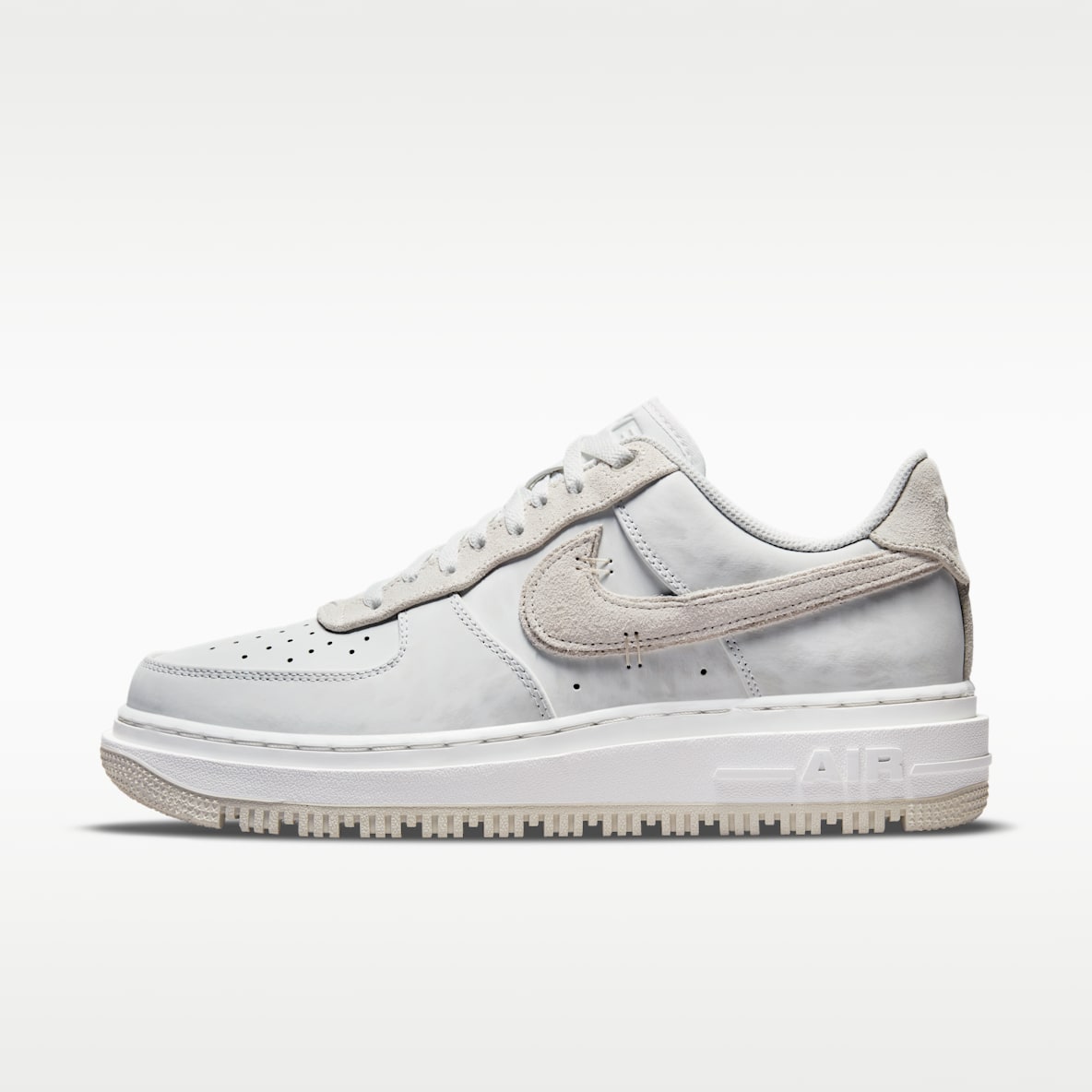 Nike Air Force 1 Luxe 男子空军一号运动鞋板鞋