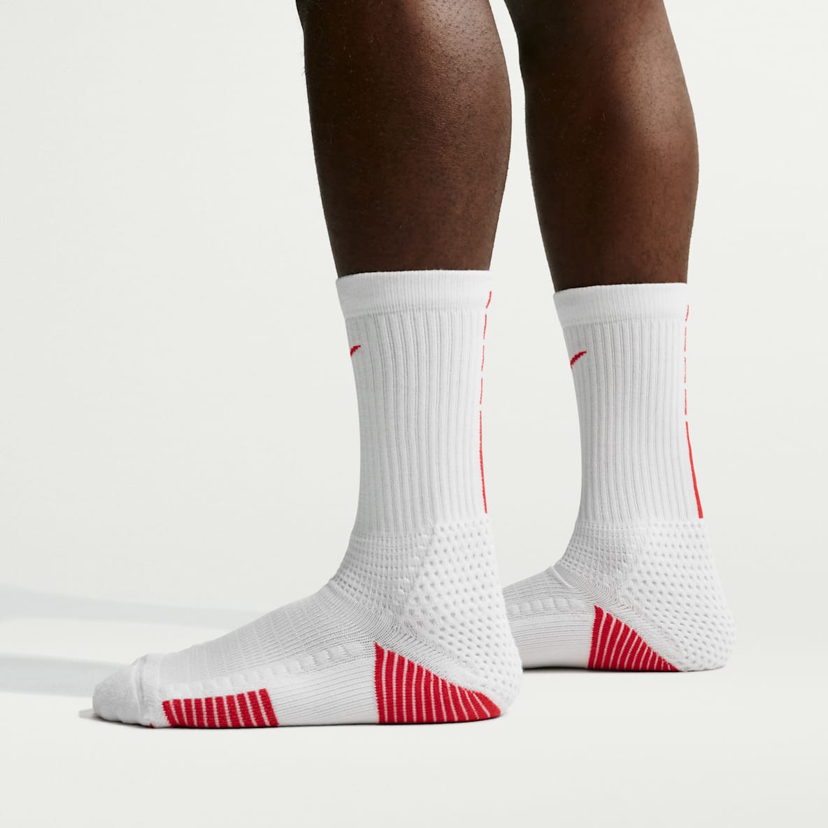 Nike Elite 2.0 舒适速干中筒运动袜（1 双）