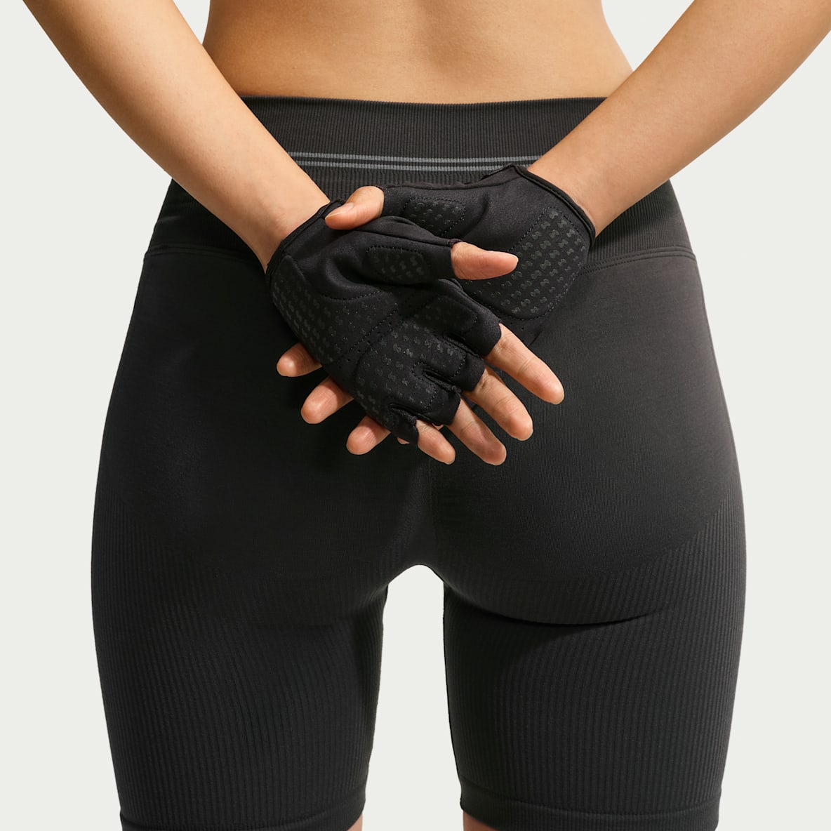 NikeSKIMS  女子训练手套（1 副） 