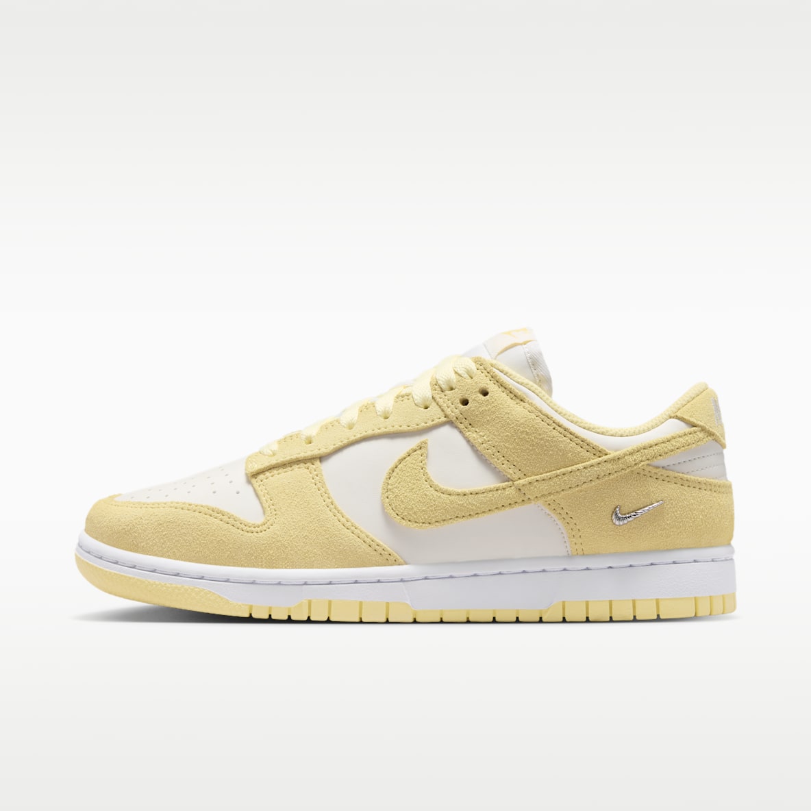 Nike Dunk Low Suede 女子运动鞋