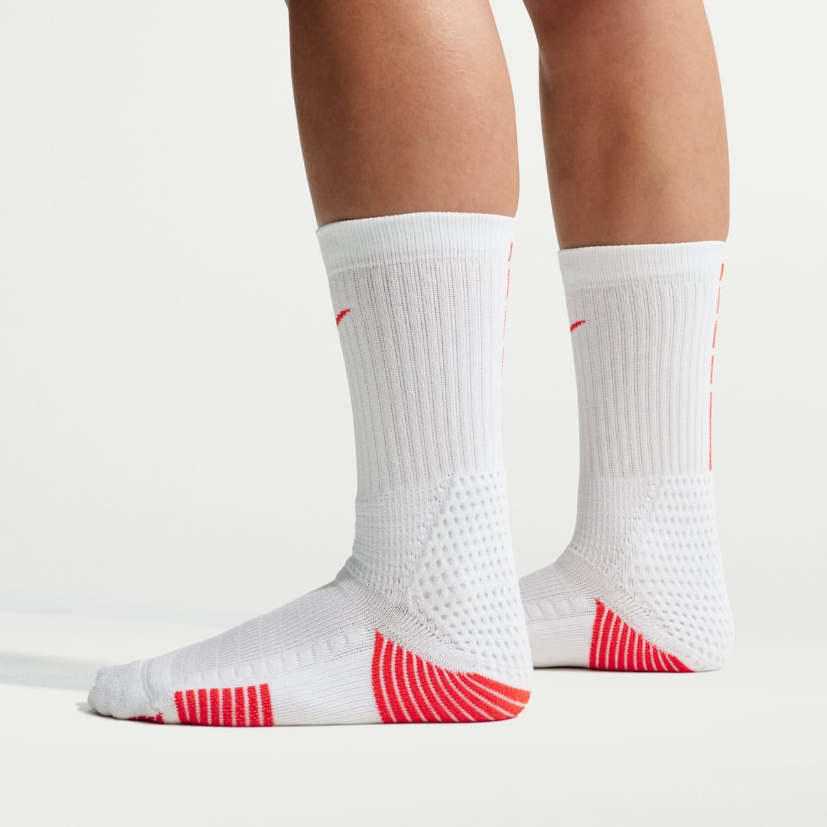 Nike Elite 2.0 舒适速干中筒运动袜（1 双）