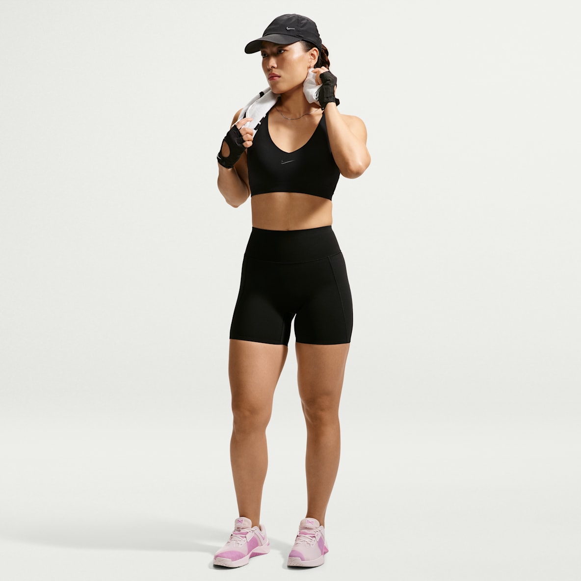 Nike Universa 女子汗渍隐匿速干高腰骑行短裤