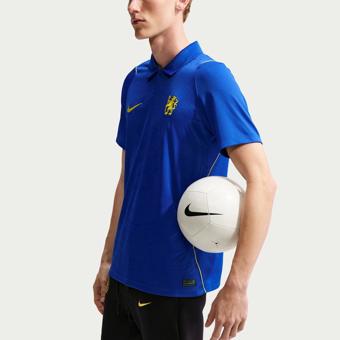 2026/27 赛季切尔西主场球迷版 Nike Dri-FIT 男子速干足球短袖球衣