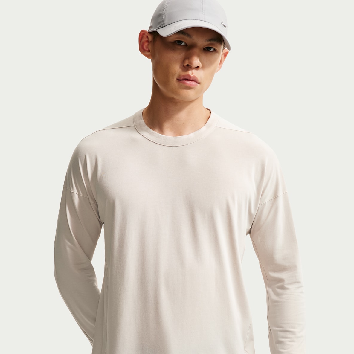 Nike 24.7 ImpossiblySoft Light Dri-FIT 超感柔软男子速干长袖上衣