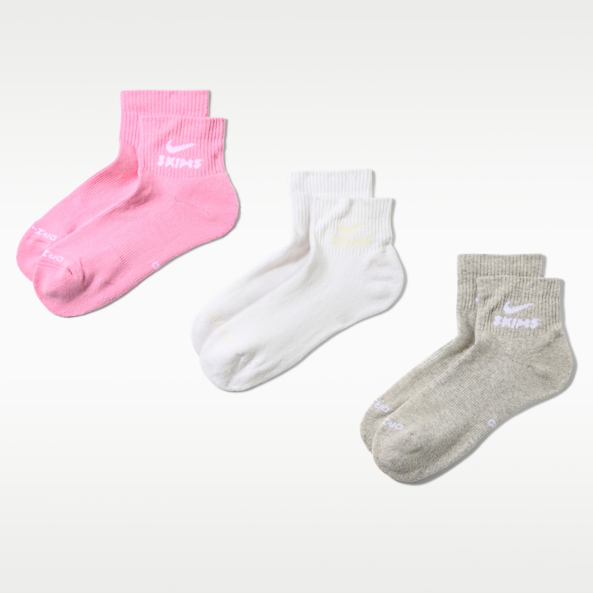 NikeSKIMS Dri-FIT 女子速干运动短袜(3 双)