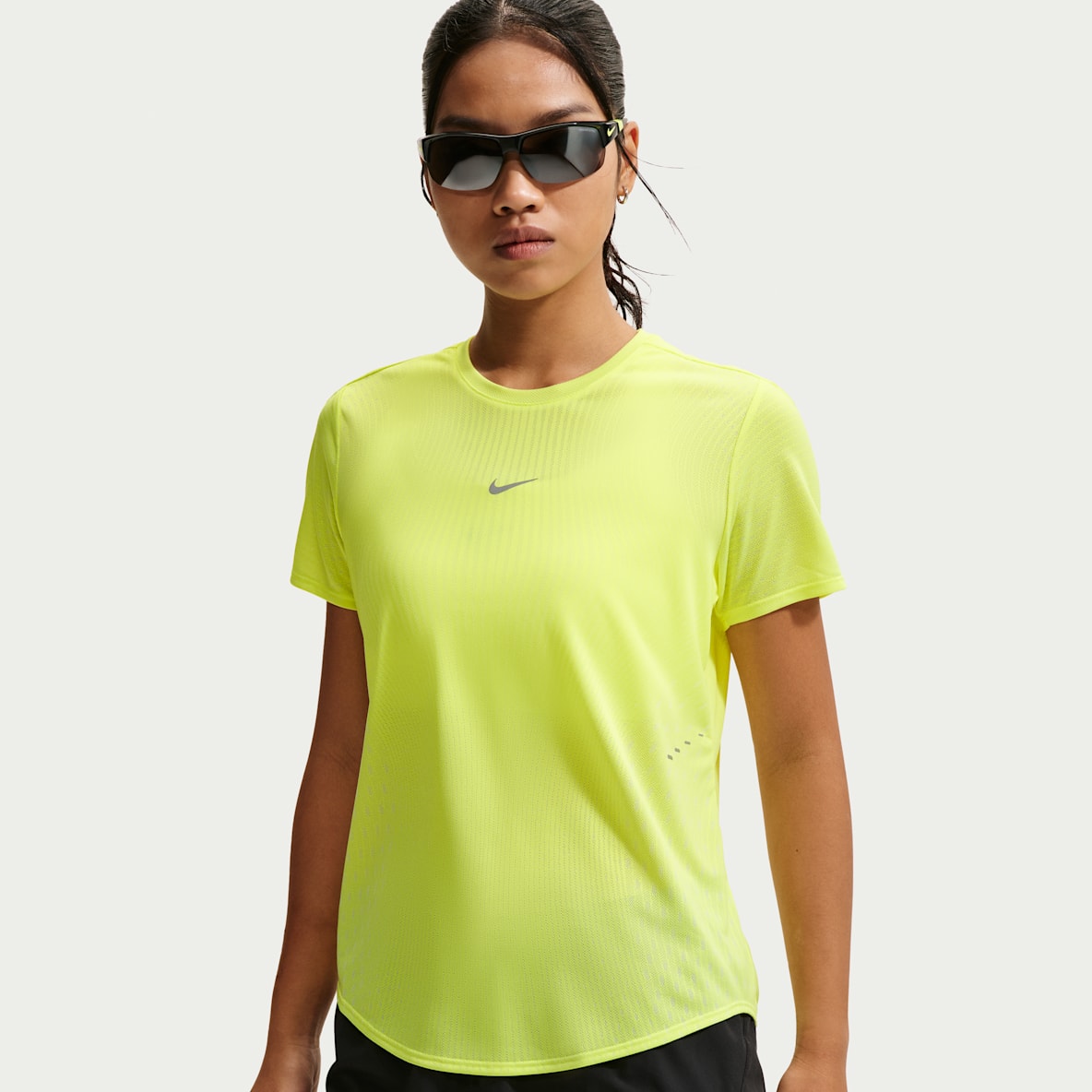 Nike Swift Aero-FIT 女子短袖跑步上衣