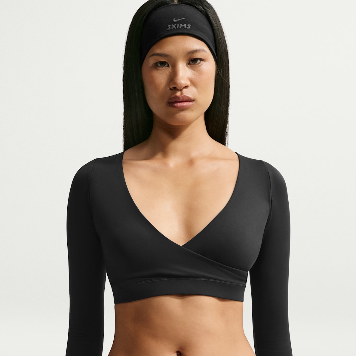 NikeSKIMS Matte 女子速干长袖裹身式上衣