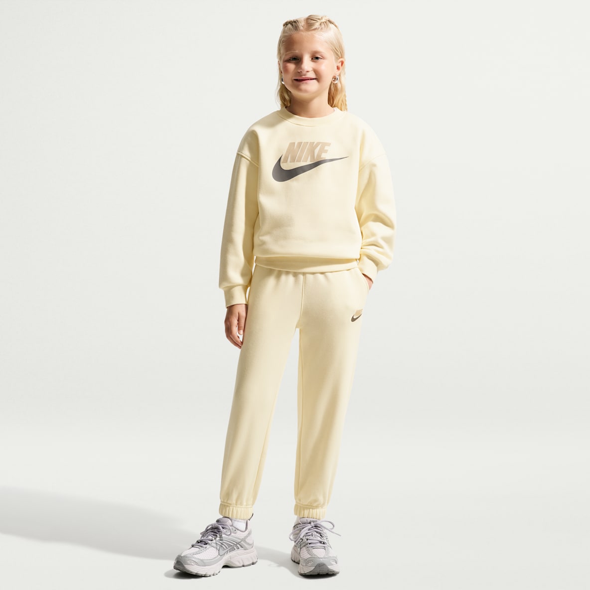 Nike 幼童柔软加绒圆领上衣和长裤套装