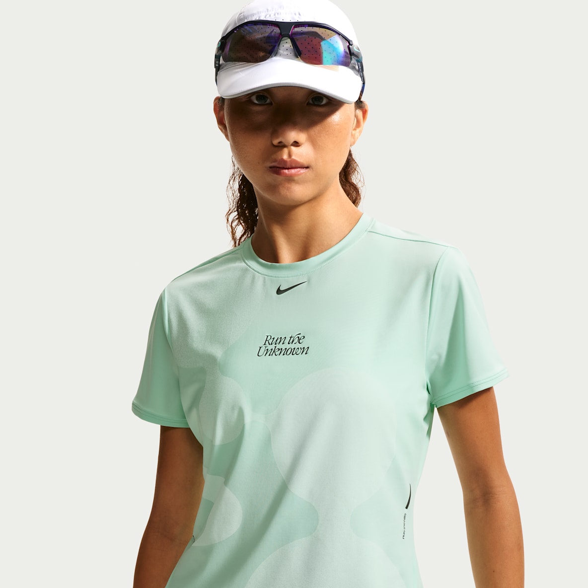 Nike Swift Dri-FIT 女子速干短袖跑步上衣