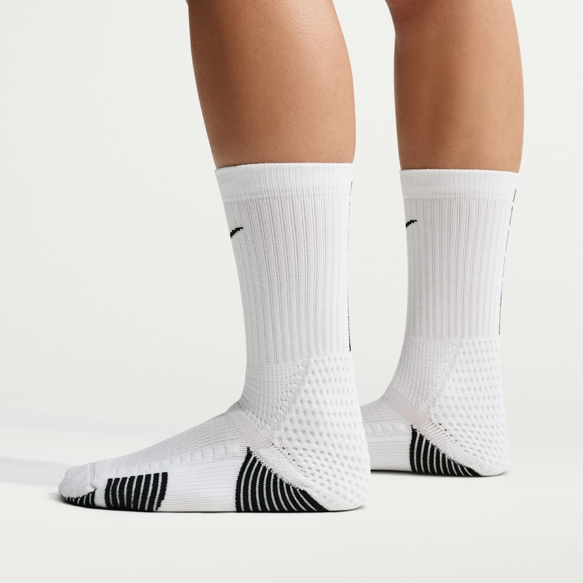 Nike Elite 2.0 舒适速干中筒运动袜（1 双）
