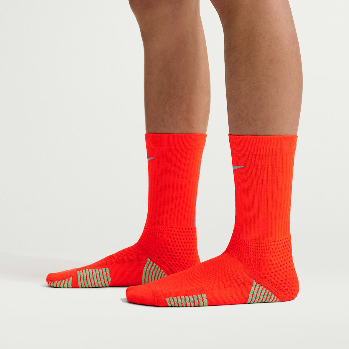 Nike Elite 2.0 舒适速干中筒运动袜(1 双)
