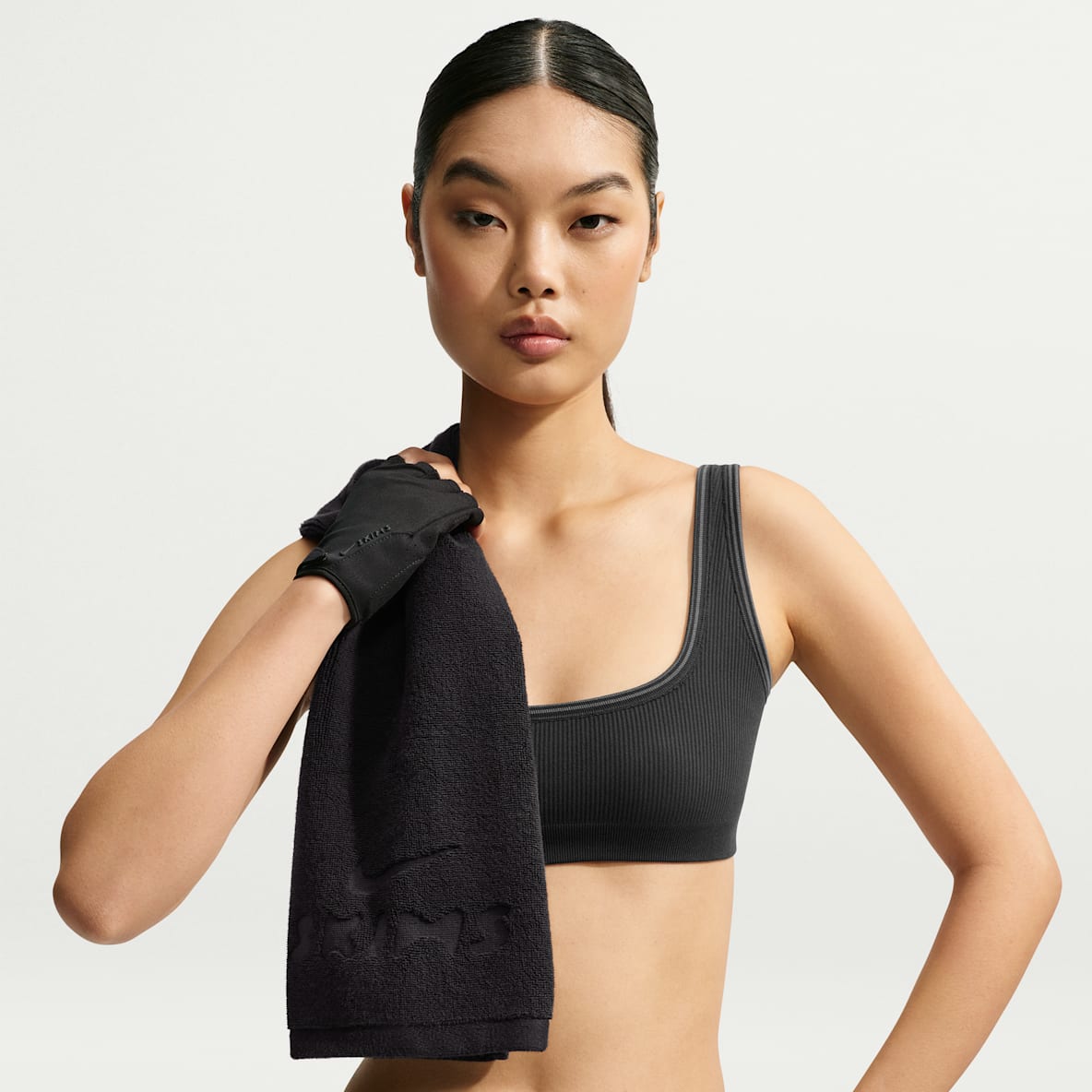 NikeSKIMS 女子小号毛巾（1 条）