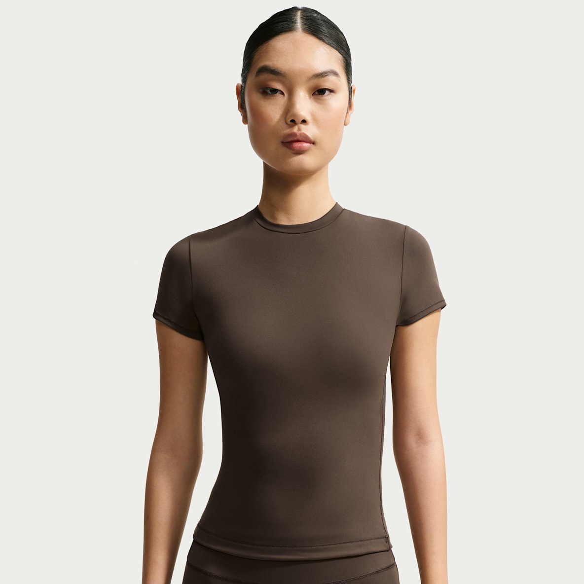 NikeSKIMS Matte 女子速干带胸垫短袖T恤