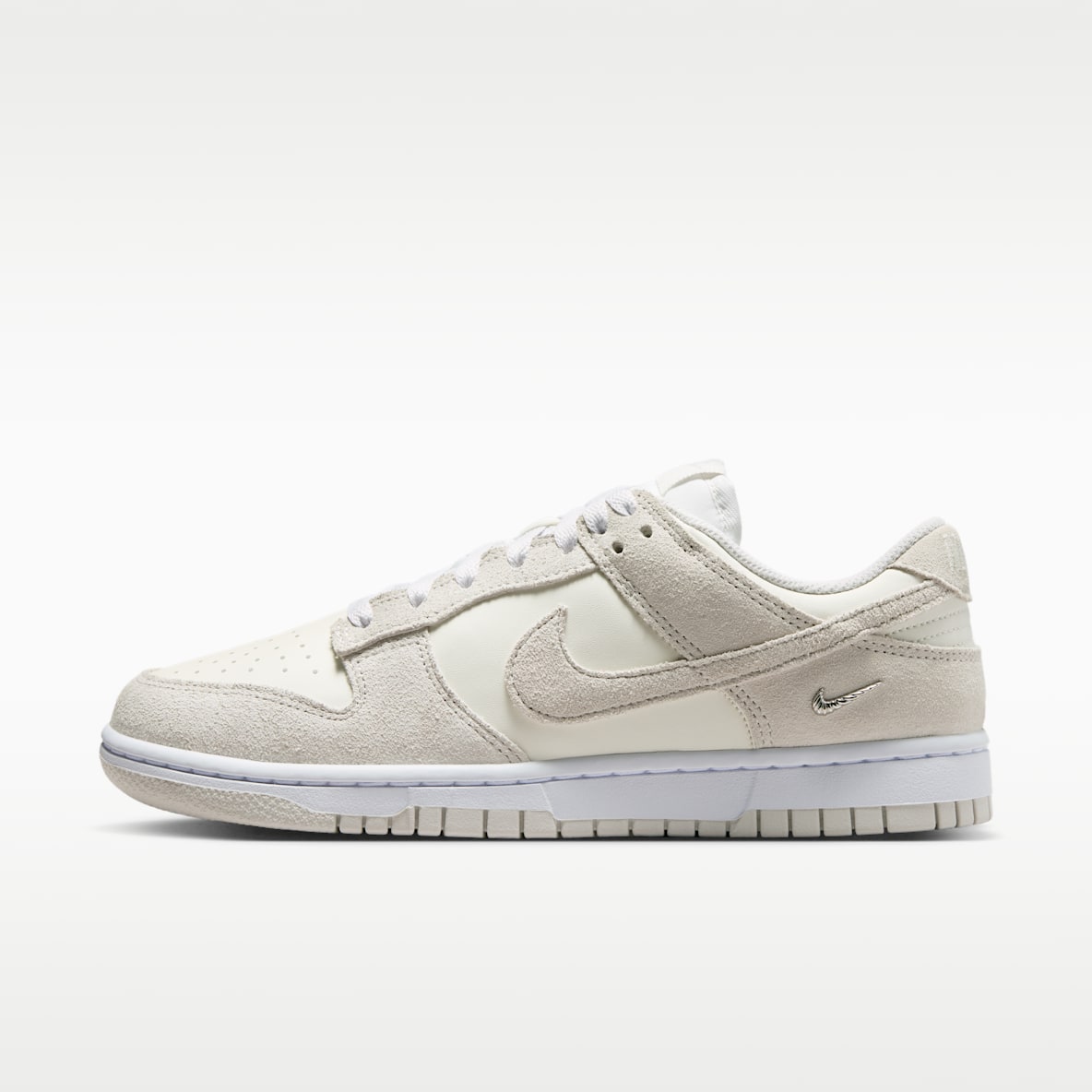 Nike Dunk Low Suede 女子运动鞋