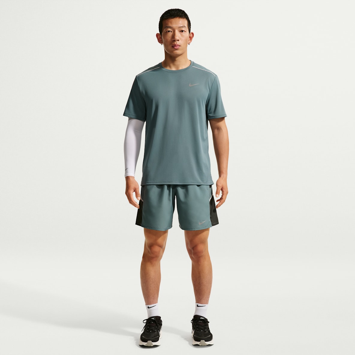 Nike Miler Dri-FIT 男子速干跑步短裤（无衬裤）