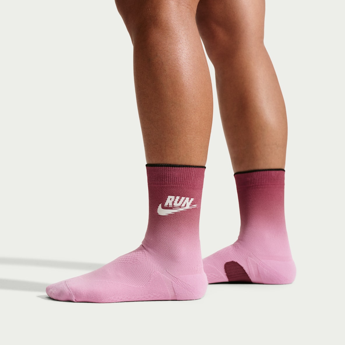 Nike Run Midweight 速干中筒跑步袜(1 双)