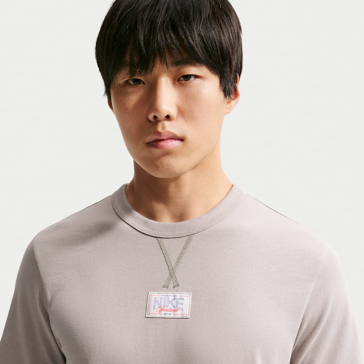 Nike Sportswear Premium Essentials 男子T恤