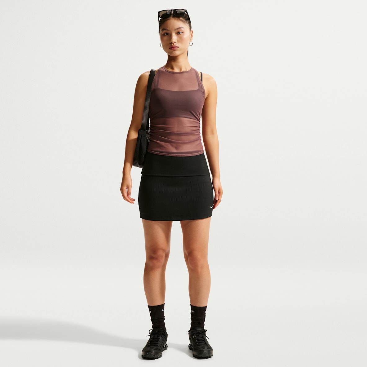 Nike Sportswear Chill Knit 女子中腰紧身罗纹裤裙