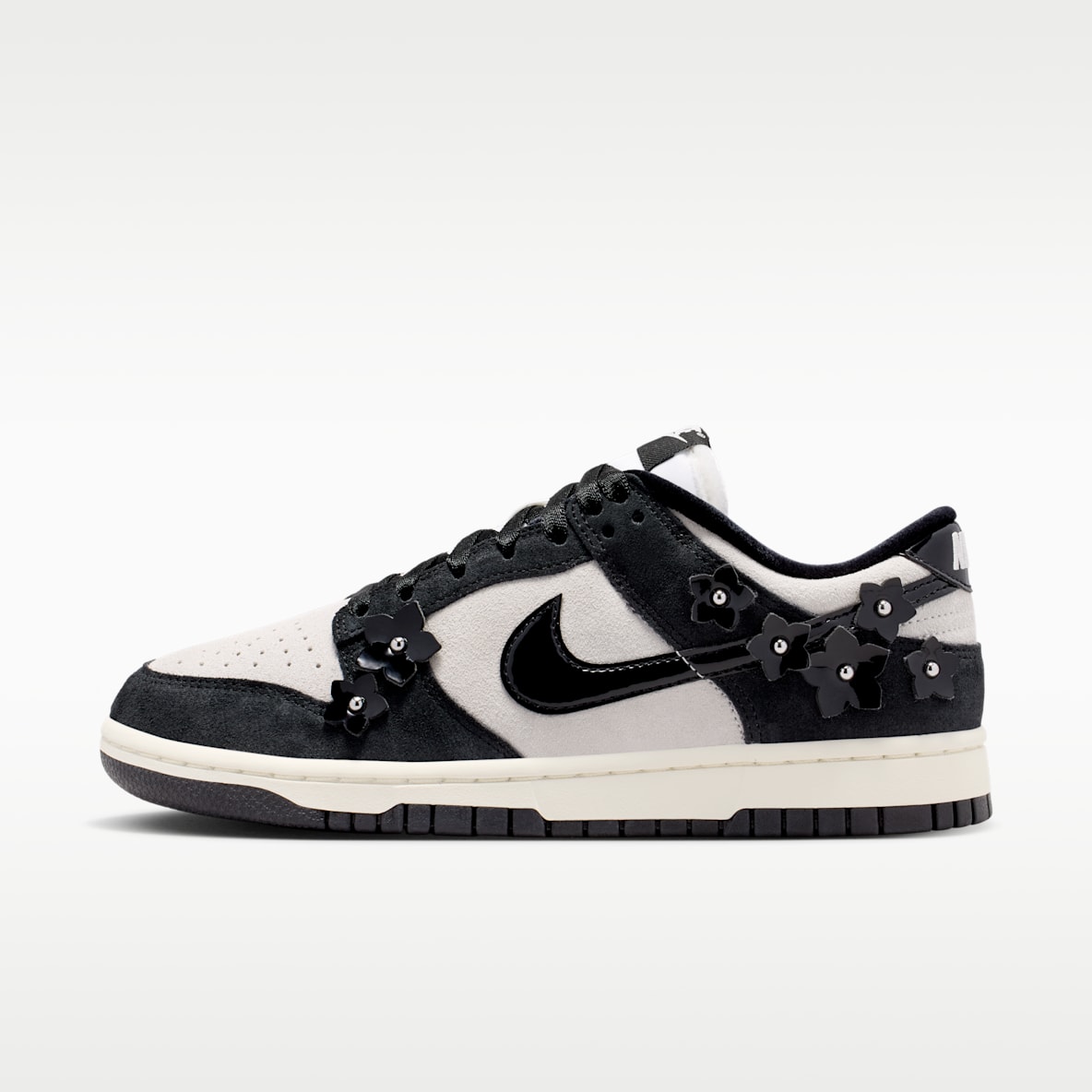Nike Dunk Low SE 女子运动鞋