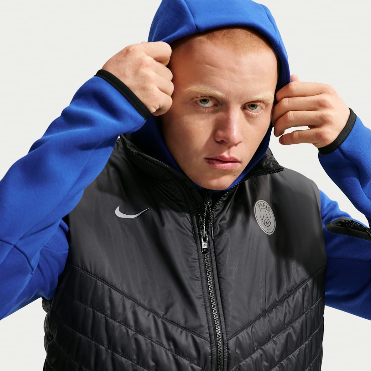 巴黎圣日耳曼足球俱乐部 Windrunner Nike Therma-FIT 男子拒水足球马甲