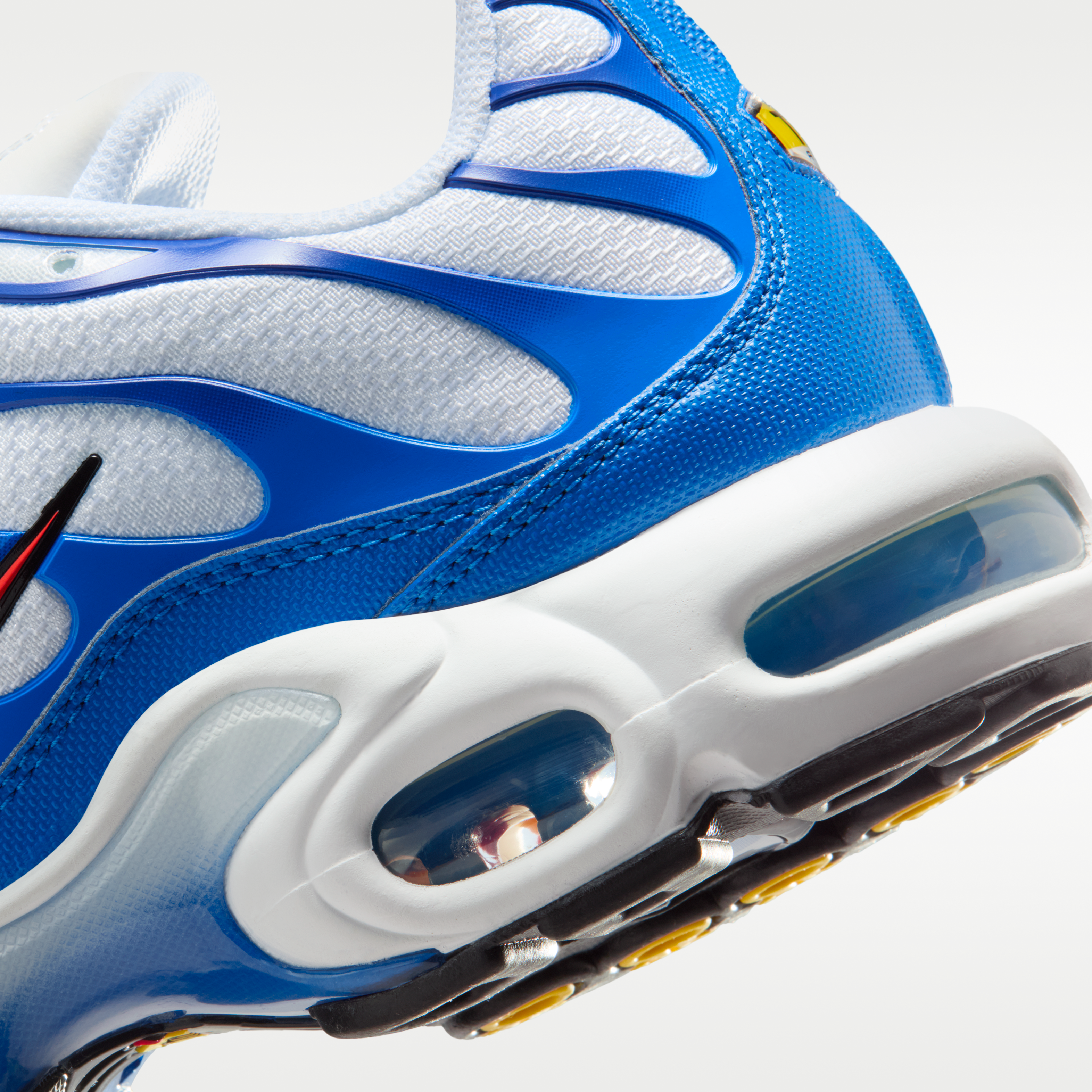 как выглядит Nike Air Max Plus Running Shoes Unisex White Blue - DM0032-107 фото