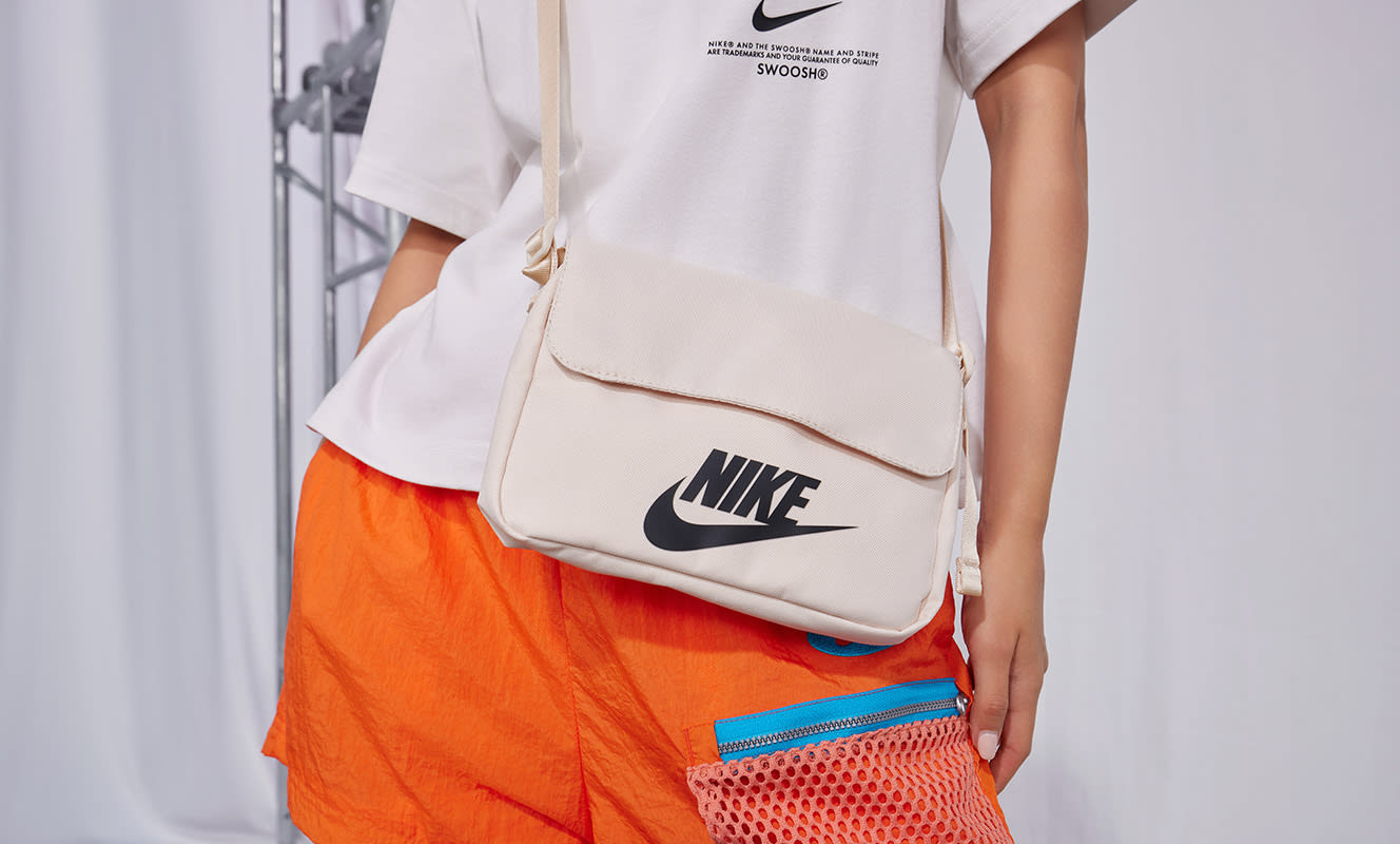 Nike Sportswear Futura 365 女子单肩包-NIKE 中文官方网站