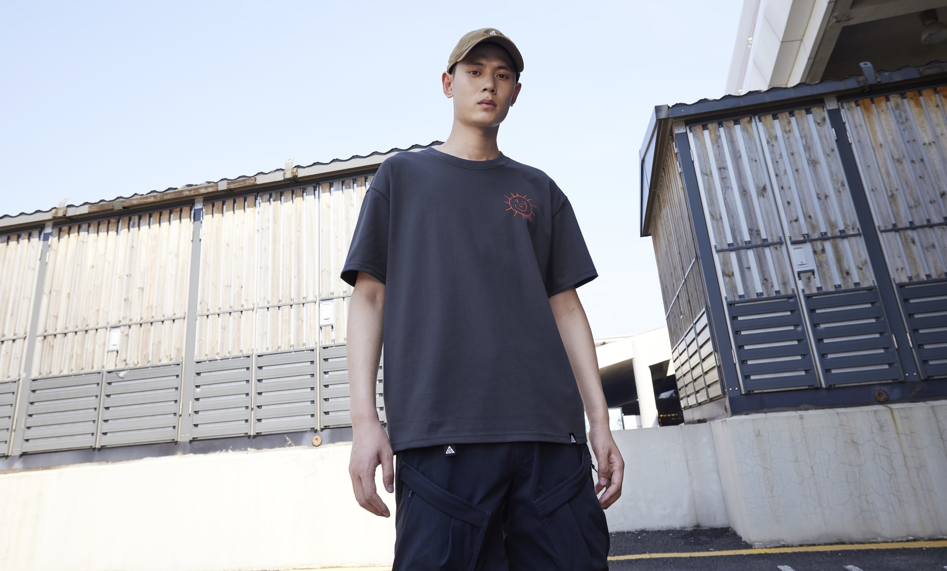 nike acg sunshine tee
