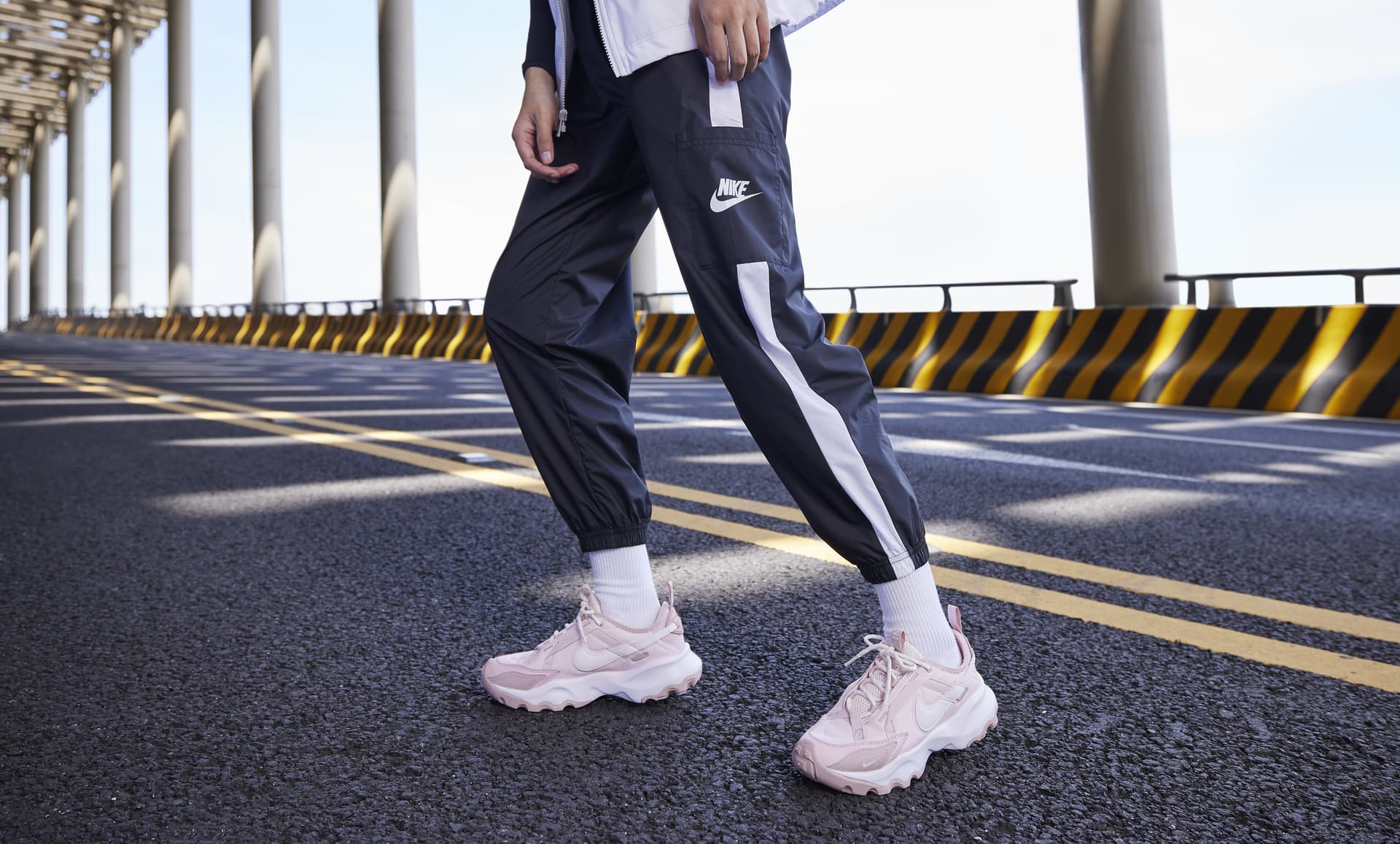Nike TC 7900 PRM 2 女子运动鞋缓震老爹鞋-NIKE 中文官方网站