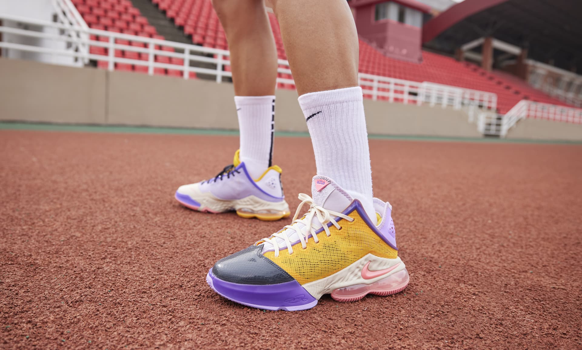 シューズ(男性用) Nike, Le Bron 19 Low 27cm LeBron XIX Low EP 男/女詹姆斯19实战篮球鞋-NIKE 中文官方网站